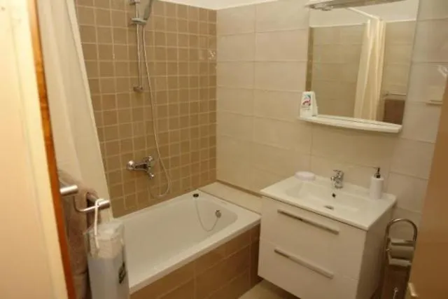 Apartment In Palit With Terrace, Air Conditioning, Wi-Fi Mundanije Croatia