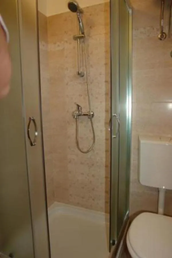 Apartment In Palit With Terrace, Air Conditioning, Wi-Fi Mundanije