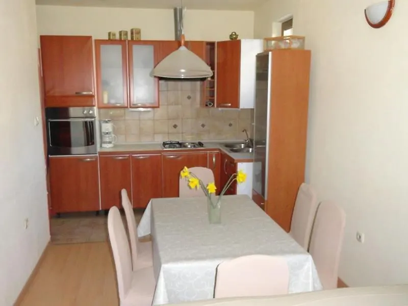 Apartment In Palit With Terrace, Air Conditioning, Wi-Fi Mundanije 0*,