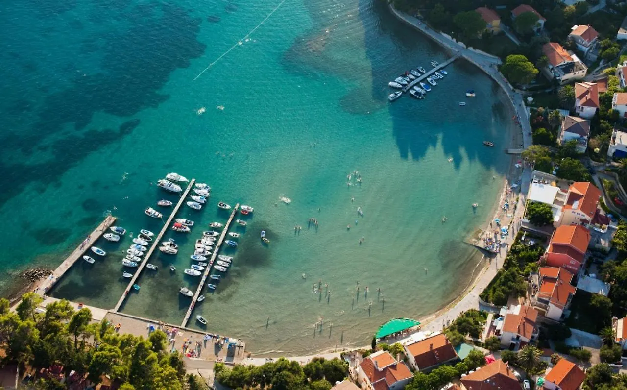 Apartment In Palit With Terrace, Air Conditioning, Wi-Fi Mundanije 0*,  Croatia