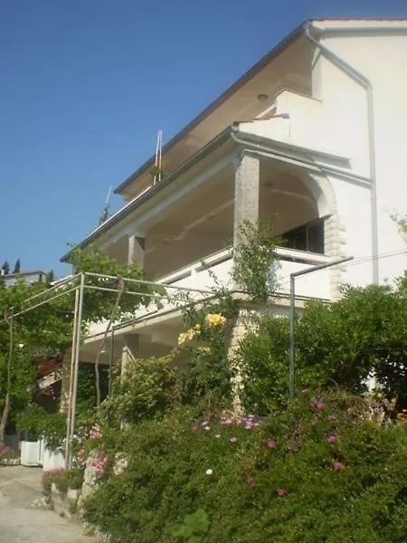 Apartment In Palit With Terrace, Air Conditioning, Wi-Fi Mundanije Croatia