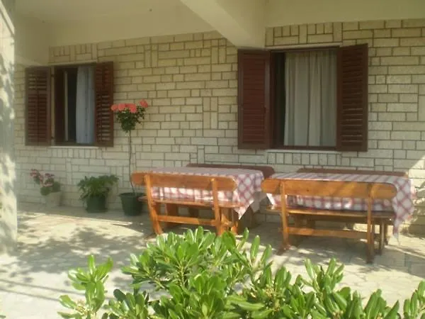 Apartment In Palit With Terrace, Air Conditioning, Wi-Fi Mundanije 0*,  Croatia